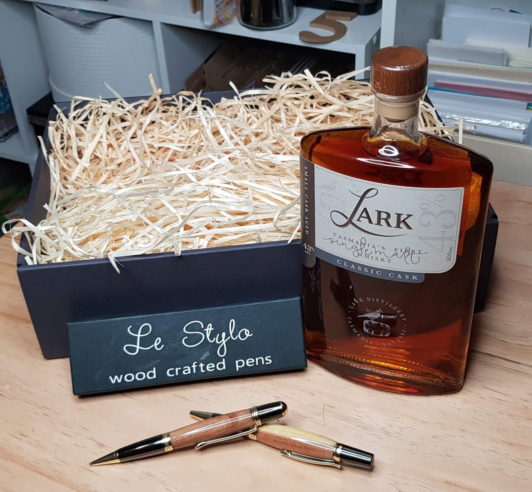 Single Malt Whisky with Pen & Pencil set